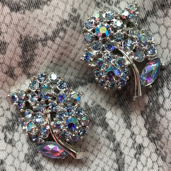 1950s Icy Blue Rhinestone Clip On Earrings - Picture 1 of 6